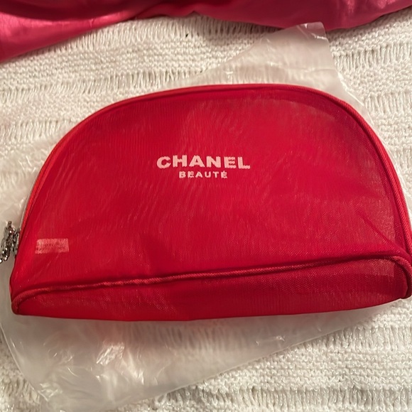 New Chanel beauty 2 mesh cosmetic pouches CC snowflake zipper pulls - Picture 7 of 7